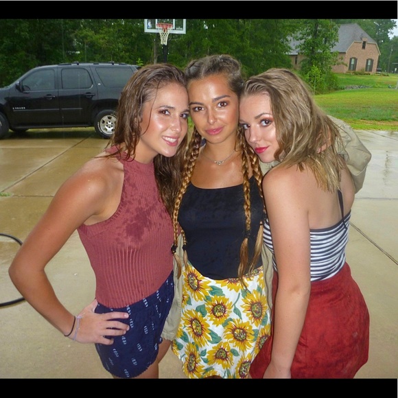 Meet your Posher, Alyssa👑 - Picture 2 of 13